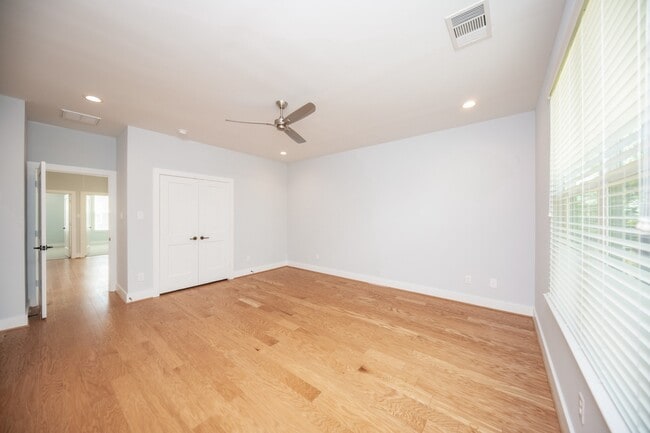 1860 W Tidwell Rd