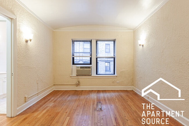 532 W Arlington Pl, Unit 215 in Chicago, IL - Building Photo - Building Photo