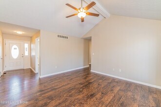 5933 Midnight Ln in Louisville, KY - Building Photo - Building Photo