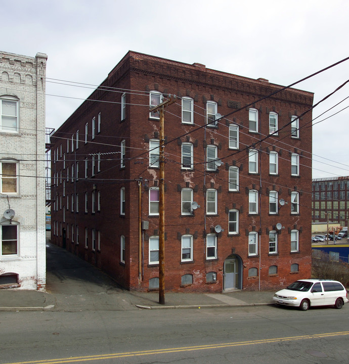 83 Jackson St in Holyoke, MA - Foto de edificio