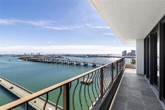 555 NE 15th St, Unit Unit 20A in Miami, FL - Foto de edificio - Building Photo
