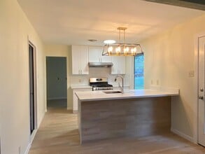 6817 Miranda Dr in Austin, TX - Building Photo - Building Photo