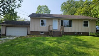 1804 Ronald Rd, Unit Front in Akron, OH - Building Photo