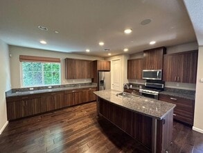 625 Montage Cir in East Palo Alto, CA - Building Photo - Building Photo