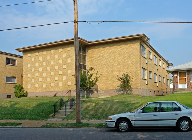 Woodbury Manor in St. Louis, MO - Building Photo - Building Photo