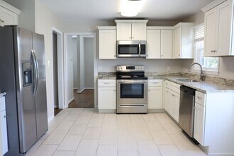 510 Elizabeth Lake Dr in Hampton, VA - Building Photo - Building Photo