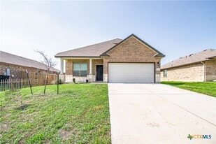 303 Danielle Dr in Killeen, TX - Building Photo