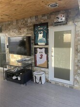 10331 NW 64th Ln in Doral, FL - Building Photo - Building Photo