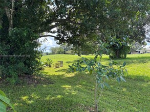 5115 Yellow Pine Ln in Tamarac, FL - Building Photo - Building Photo