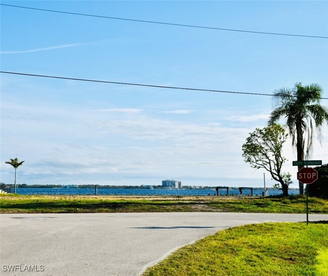 4936 Nassau Ct in Cape Coral, FL - Foto de edificio - Building Photo