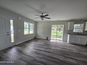 408 Sam Millis Dr in Sneads Ferry, NC - Building Photo - Building Photo