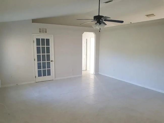 12194 SE 101st Ct in Belleview, FL - Foto de edificio - Building Photo