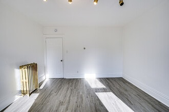 523 Grand Ave in Aurora, IL - Building Photo - Building Photo