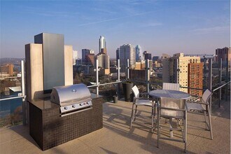 48 Rainey St in Austin, TX - Building Photo - Building Photo