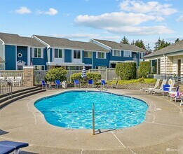 8620 Onyx Drive Unit E in Lakewood, WA - Building Photo - Building Photo