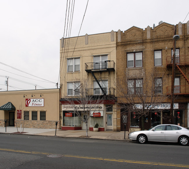 1065 Avenue C in Bayonne, NJ - Building Photo - Building Photo