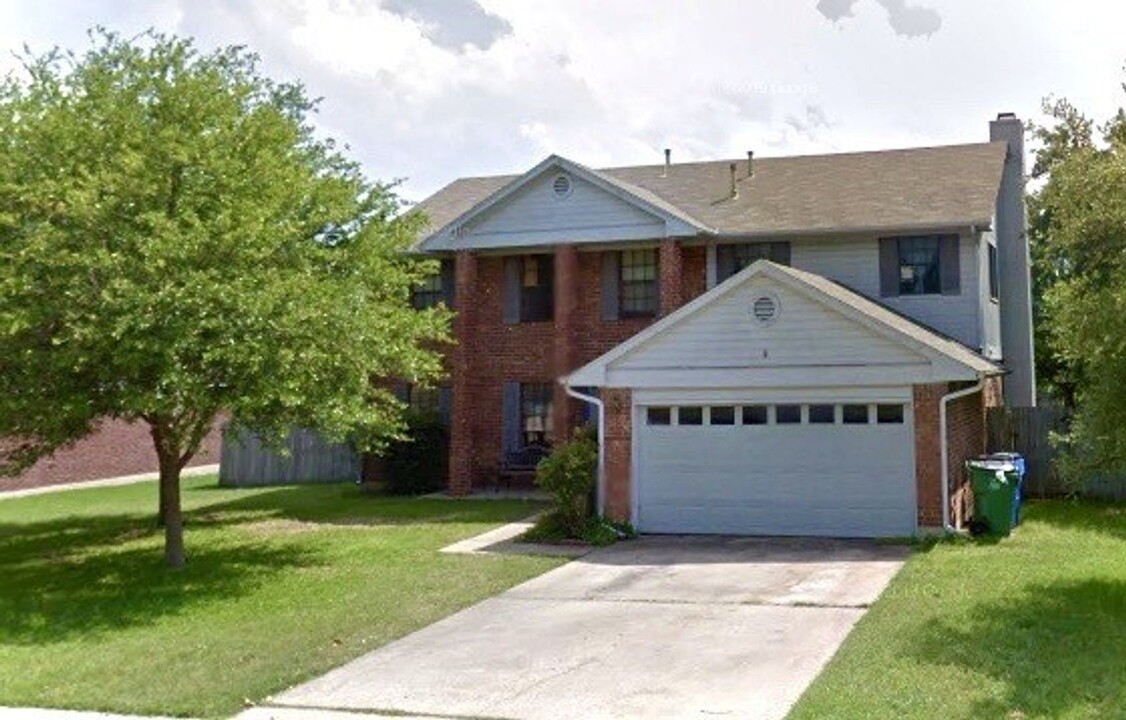 1003 Walter Ct in Pflugerville, TX - Foto de edificio