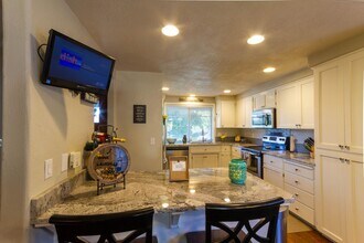 1334 Alex Way in Medford, OR - Building Photo - Building Photo
