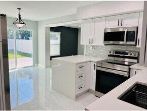 314 Sunshine Dr in Coconut Creek, FL - Building Photo - Building Photo
