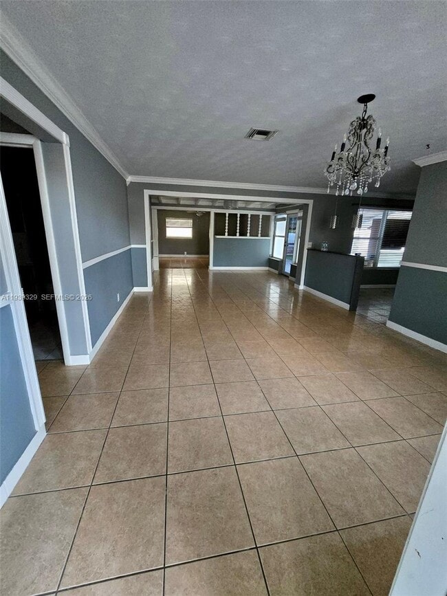 309 Masters Rd in Palm Springs, FL - Foto de edificio - Building Photo