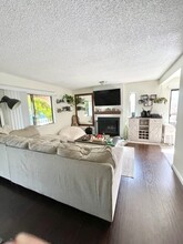 8112 Constantine Dr in Huntington Beach, CA - Building Photo - Interior Photo