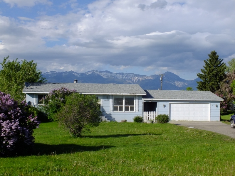 22285 Frontage Rd in Belgrade, MT - Building Photo