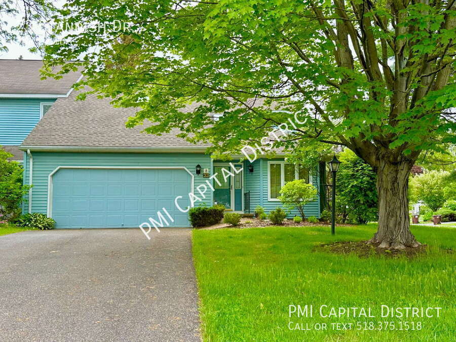 23 Standish Dr in Glenmont, NY - Building Photo