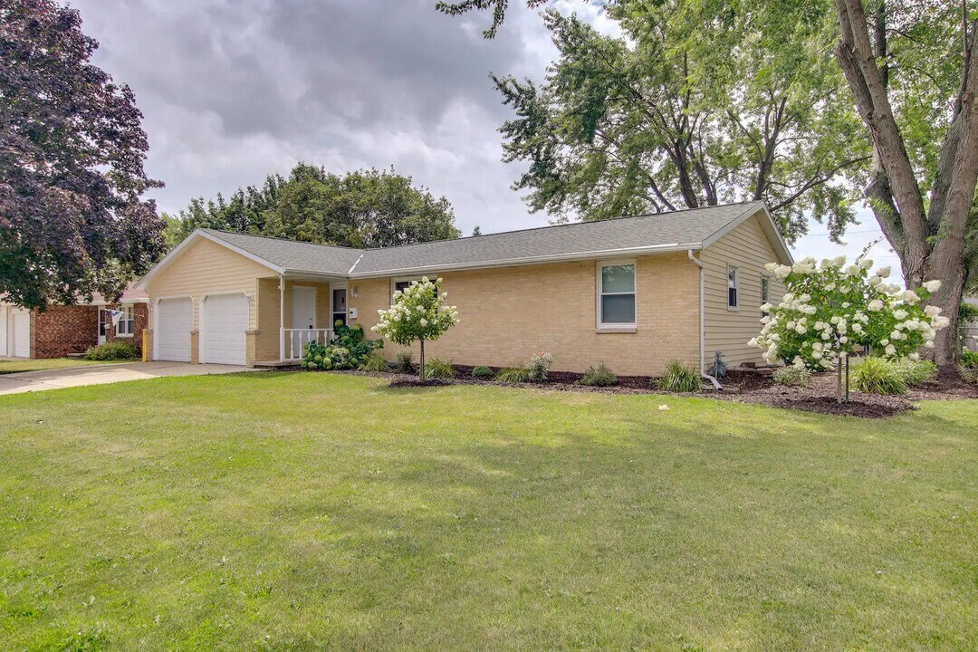 Saint Agnes Home in Green Bay, WI - Building Photo