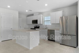 7744 Syracuse Dr in Clermont, FL - Building Photo - Building Photo