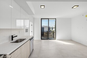 1547 NW 2nd St, Unit Abensa LLC in Miami, FL - Building Photo - Building Photo