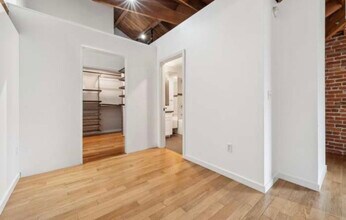 The Blue Cap Lofts in Oakland, CA - Foto de edificio - Building Photo