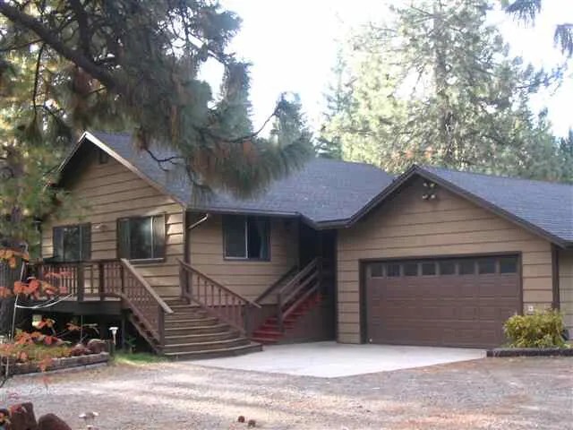 3439 N Old Stage Rd in Mount Shasta, CA - Building Photo