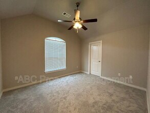 350 S Emerald Woods Run in Farmington, AR - Foto de edificio - Building Photo