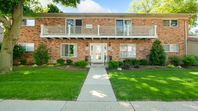 Neff Lane Apartments in Grosse Pointe, MI - Building Photo - Building Photo