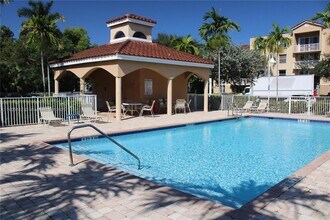 519 E Sheridan St, Unit 1082 in Dania Beach, FL - Building Photo - Building Photo