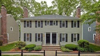710 Wellman Ave in Chelmsford, MA - Building Photo