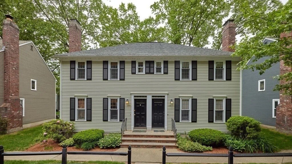 710 Wellman Ave in Chelmsford, MA - Building Photo