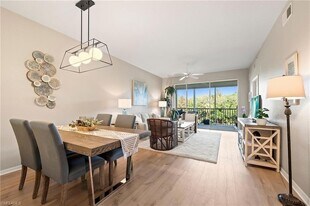 6824 Sterling Greens Dr, Unit 302 in Naples, FL - Building Photo