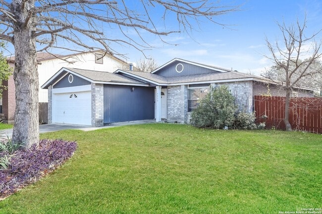9030 Fabens in San Antonio, TX - Foto de edificio - Building Photo