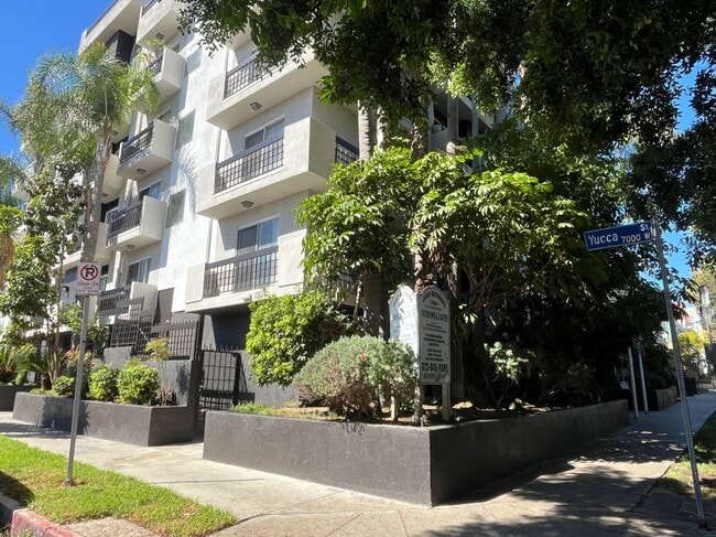 Casa El Cerrito in Los Angeles, CA - Building Photo - Building Photo