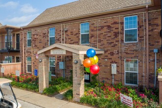 South Oaks in Houston, TX - Building Photo - Building Photo