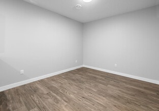 1360 Erker Cres NW in Edmonton, AB - Building Photo - Building Photo