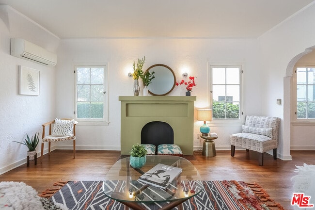 1220 S Highland Ave in Los Angeles, CA - Building Photo - Building Photo