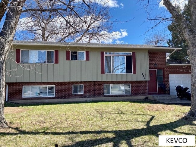 property at 924 Timber Ln