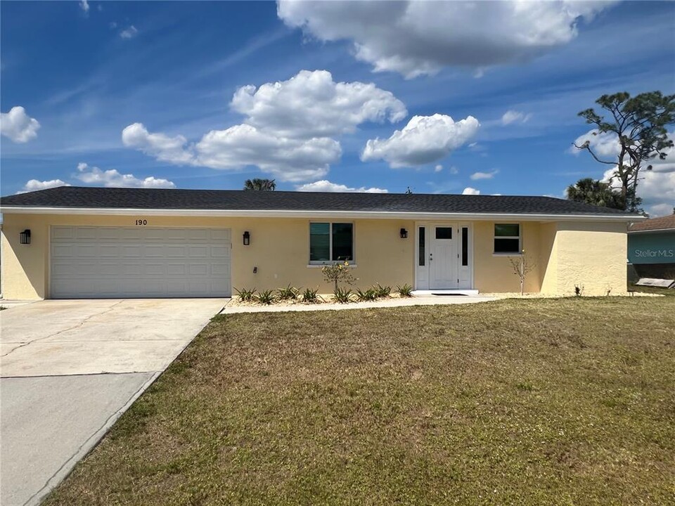 190 Norfolk Ave NW in Port Charlotte, FL - Building Photo