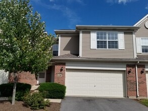 1196 Megan Ct in Elgin, IL - Foto de edificio - Building Photo