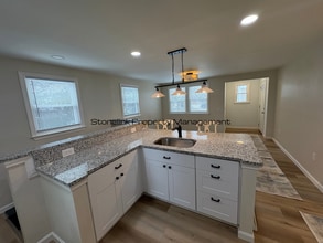 898 Willett Ave in East Providence, RI - Building Photo - Building Photo