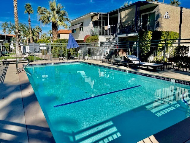 45320 Panorama Dr, Unit 1 in Palm Desert, CA - Foto de edificio