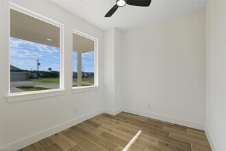 135 S Virginia St in La Porte, TX - Building Photo - Building Photo