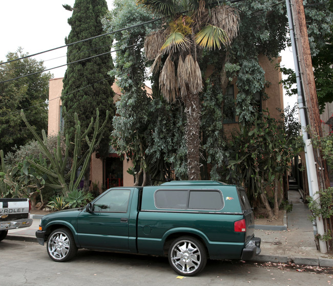 2106 E Bermuda St in Long Beach, CA - Foto de edificio - Building Photo